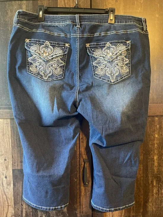 Cato Dark Wash Denim Capri Jeans - Picture 4 of 6